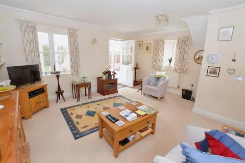 3 bedroom end of terrace house for sale, Neil Avenue, Holt