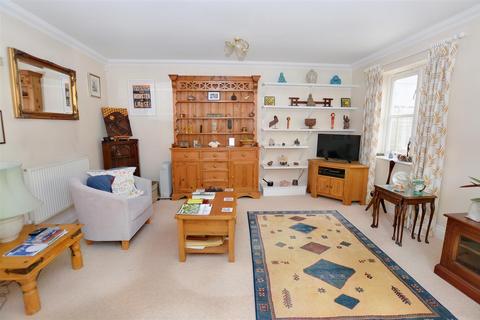 3 bedroom end of terrace house for sale, Neil Avenue, Holt