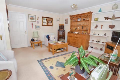 3 bedroom end of terrace house for sale, Neil Avenue, Holt