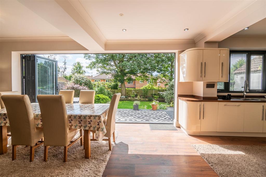 Bifolds to Garden