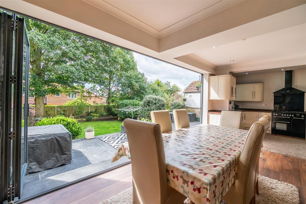Bifolds to Garden