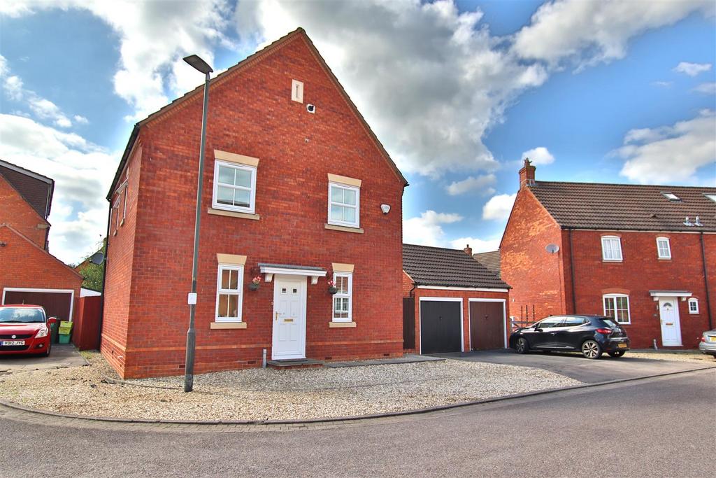 Peach Close Walton Cardiff, Tewkesbury 3 bed detached house for sale