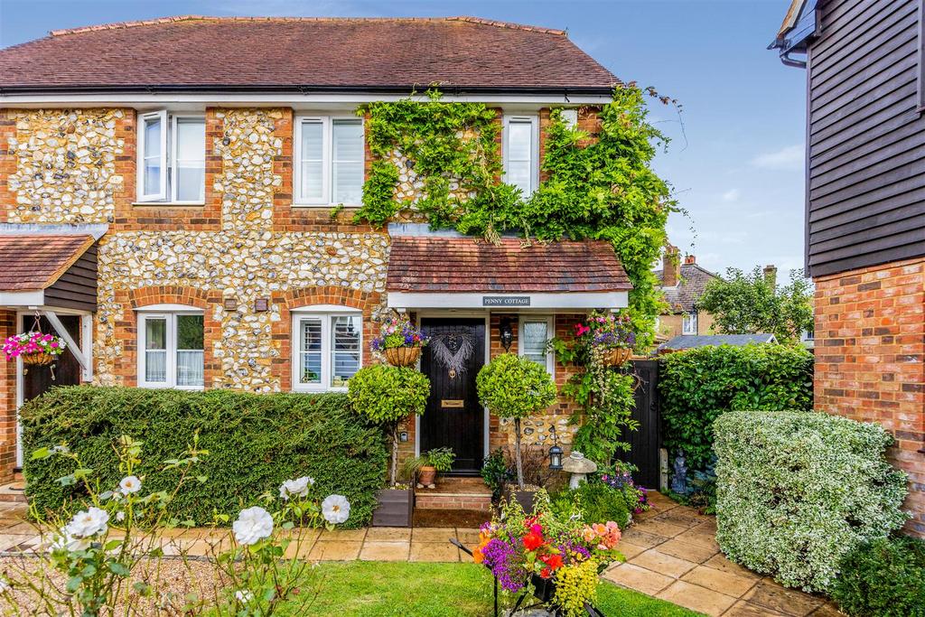 Pond Farm Close, Walton On The Hill, Tadworth 2 bed end of terrace