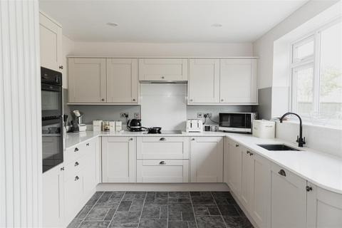 19 Commonfield Road, Banstead, SM7 2JR