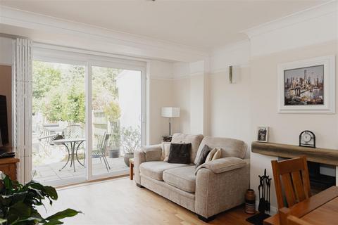 19 Commonfield Road, Banstead, SM7 2JR