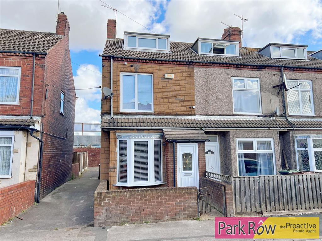 Post Office Road, Featherstone, Pontefract 3 bed end of terrace house