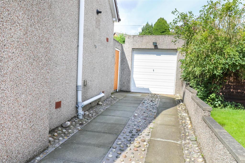 Lady Nairn Avenue, Kirkcaldy 3 bed semidetached house £219,995