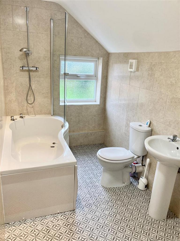 Bathroom 1.jpg
