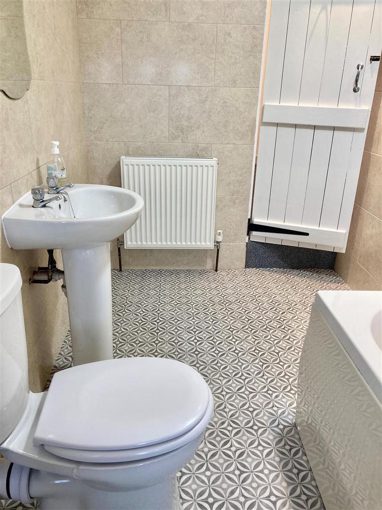 Bathroom 2.jpg