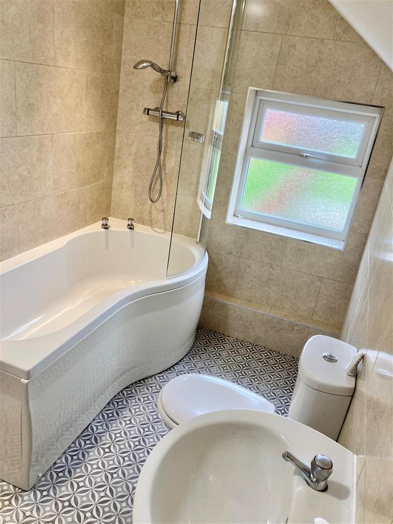 Bathroom 3.jpg