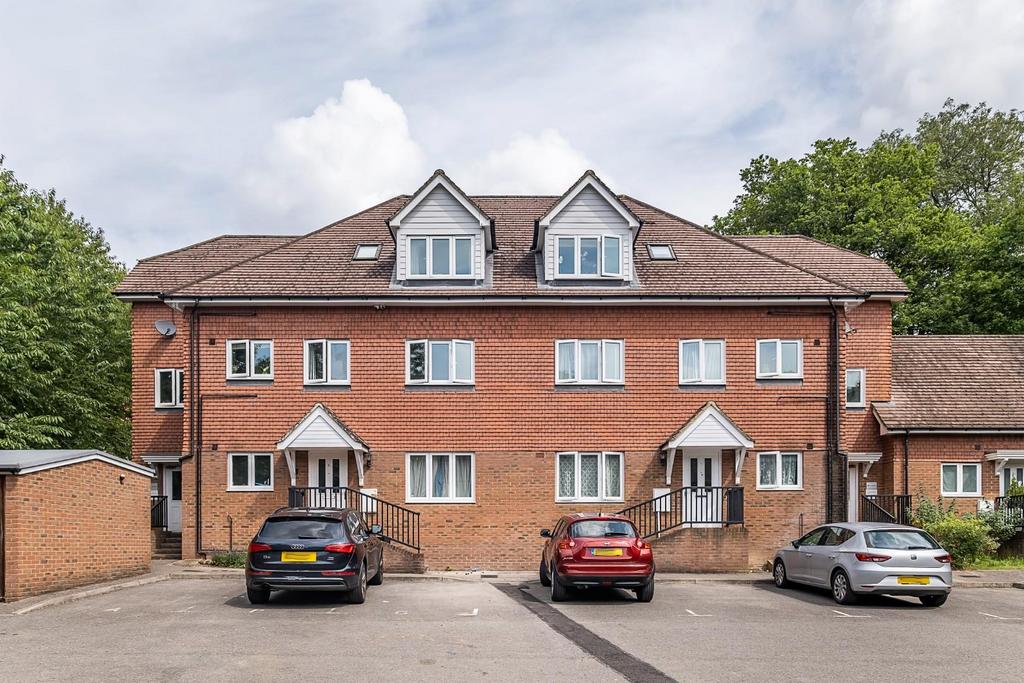 Garton Bank, Banstead 2 bed flat for sale £335,000