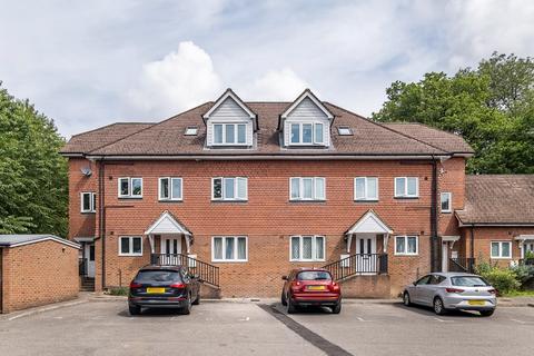 2 bedroom flat for sale - Garton Bank, Banstead