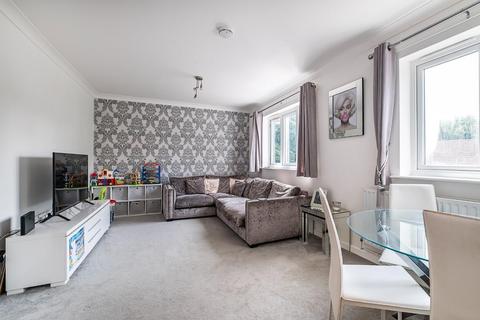 2 bedroom flat for sale - Garton Bank, Banstead