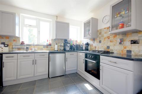 11 Victory Road, Beeston, Nottingham, NG9 1LH
