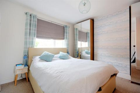 11 Victory Road, Beeston, Nottingham, NG9 1LH
