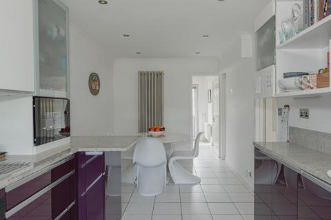 51 Aragon Avenue, Epsom, KT17 2QL
