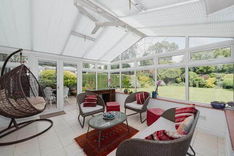 51 Aragon Avenue, Epsom, KT17 2QL