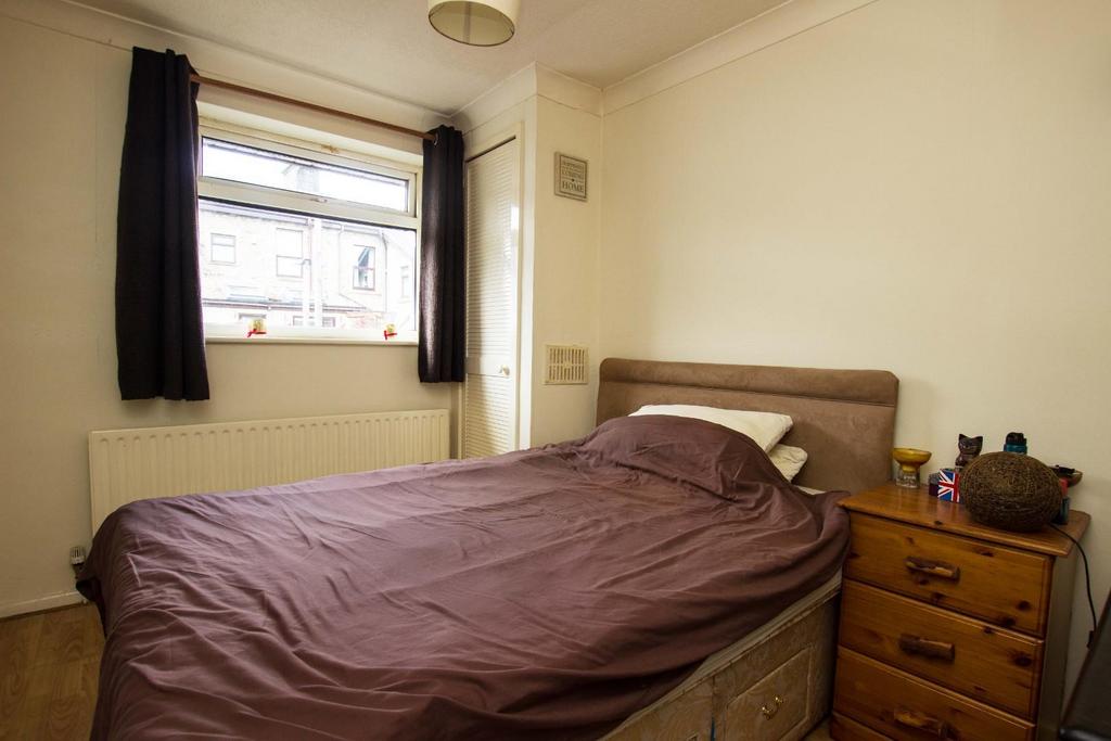 Bedroom 1.jpg
