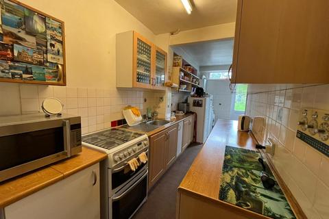 164 Hampton Road, Chingford, London, E4 8NT