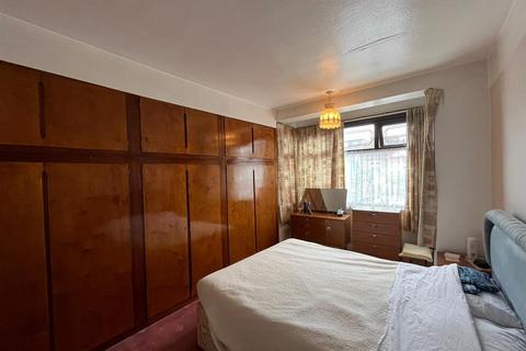 164 Hampton Road, Chingford, London, E4 8NT