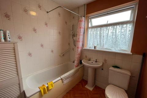 164 Hampton Road, Chingford, London, E4 8NT