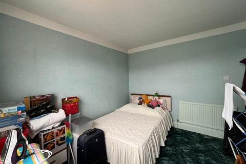 164 Hampton Road, Chingford, London, E4 8NT