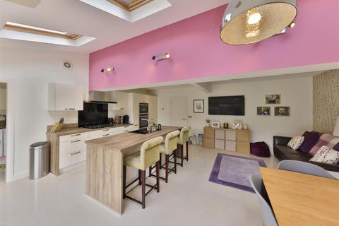 36 Dringthorpe Road, York, YO24 1LG