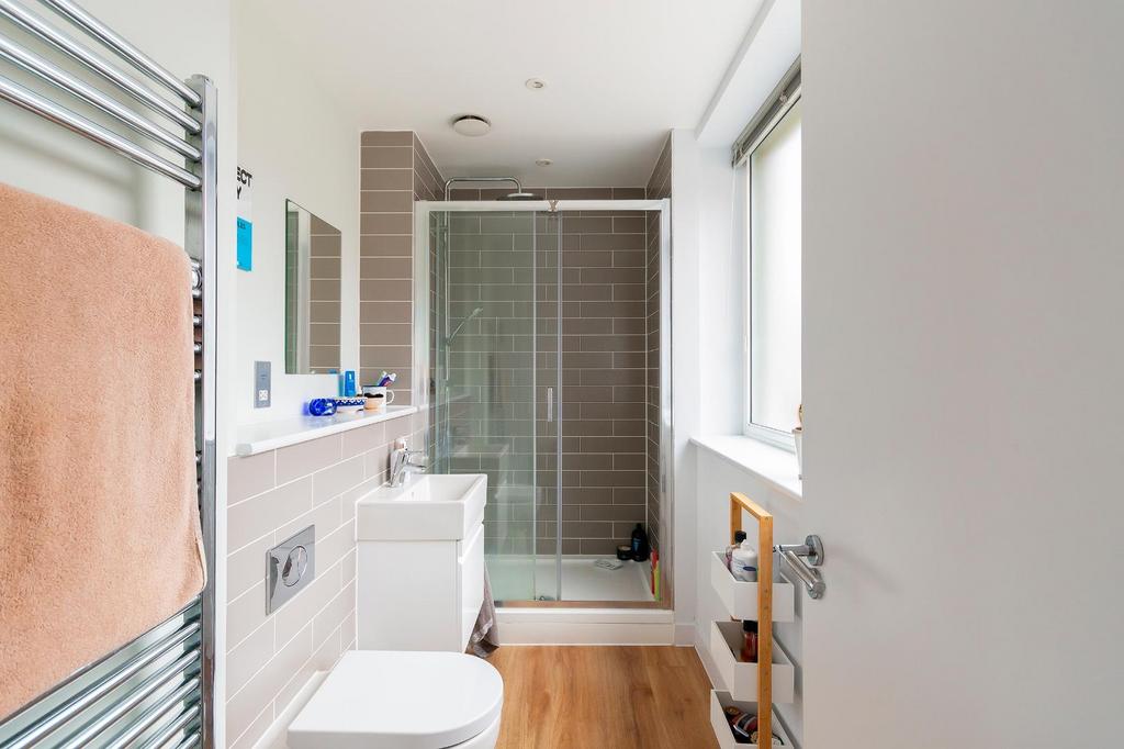 ESUOHEGATIREHDLIUG31 - Bathroom C.jpg