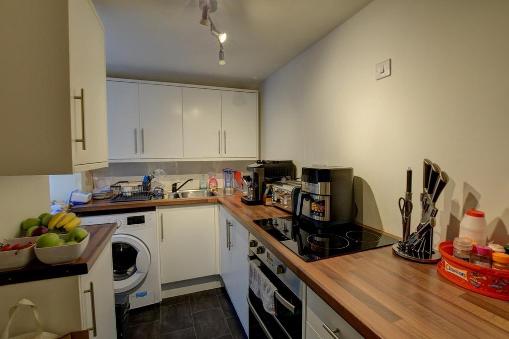 Brockenhurst Street, Burnley 3 bed terraced house £650 pcm (£150 pw)