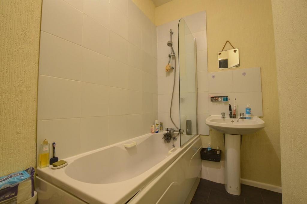Brockenhurst Street, Burnley 3 bed terraced house £650 pcm (£150 pw)