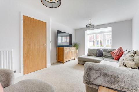 3 bedroom semi-detached house for sale - Keen Avenue, Buntingford