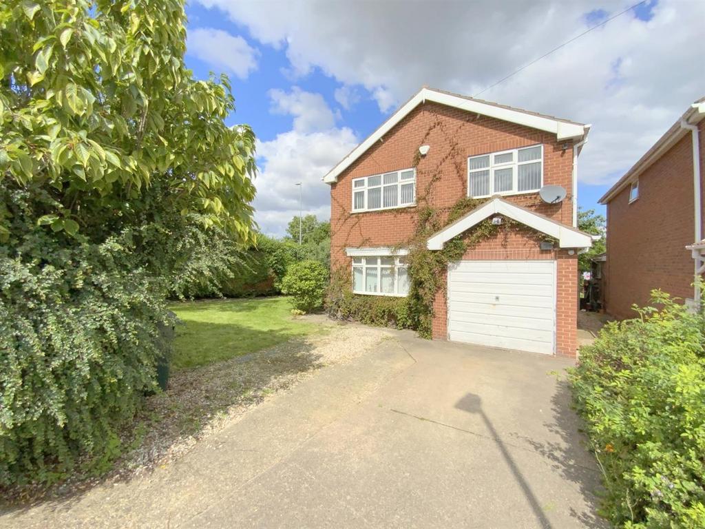 Louth Road, HoltonLeClay, Grimsby 3 bed detached house for sale £