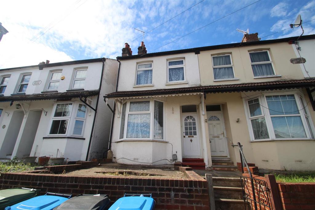 Winifred Road, Apsley 2 bed end of terrace house £1,500 pcm (£346 pw)