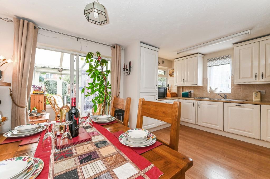 Close, Petersfield, Hampshire 3 bed semidetached house for sale