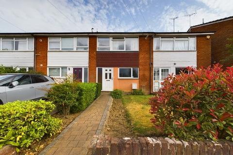 3 bedroom terraced house to rent, Chamberlain Lane, Pinner, HA5