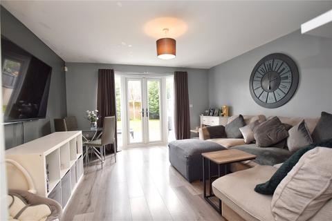 3 bedroom semi-detached house for sale - Sundew Close, Heywood, Greater Manchester, OL10