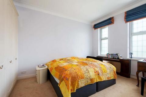 2 bedroom flat to rent, Wellington Court, NW8 9TD