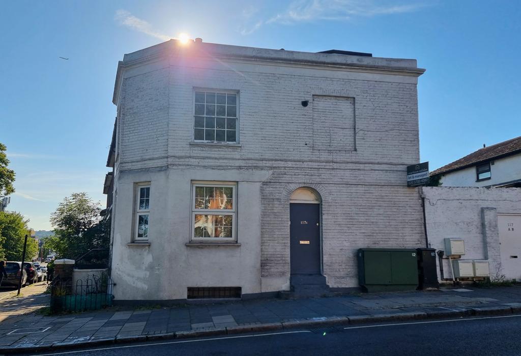 Knights Hill, London 1 bed flat £1,400 pcm (£323 pw)