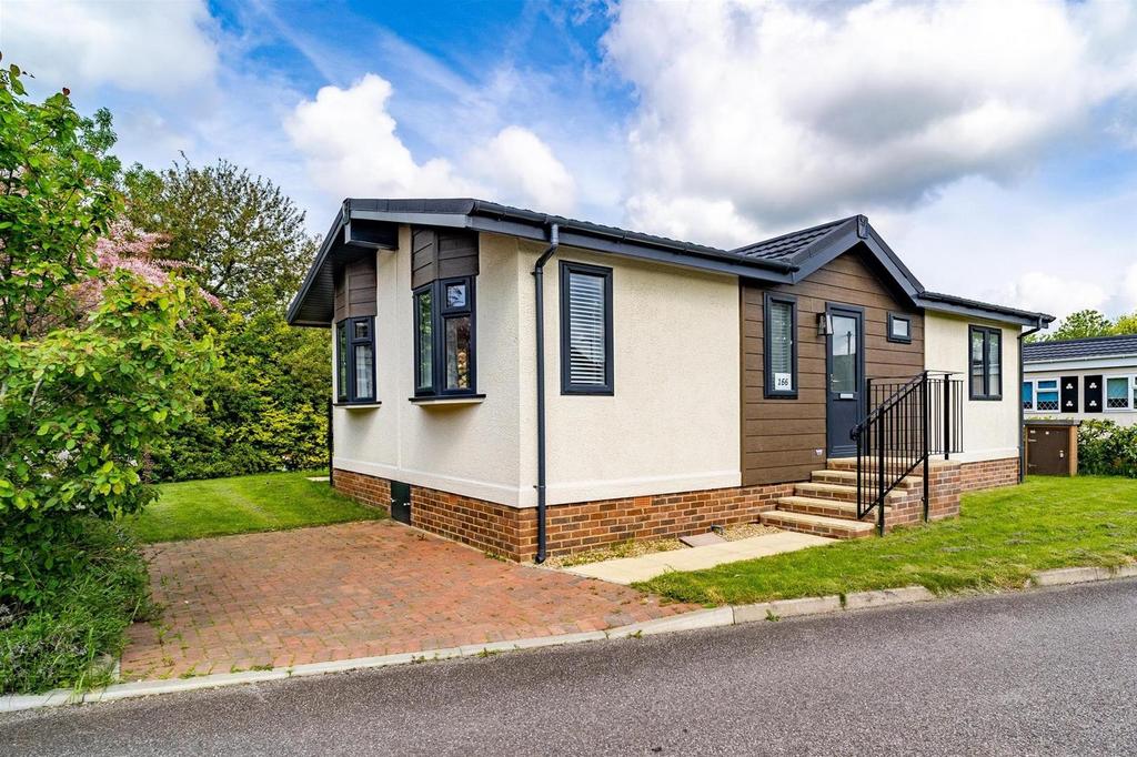 Borehamwood, Hertfordshire, WD6 2 bed park home for sale £299,950