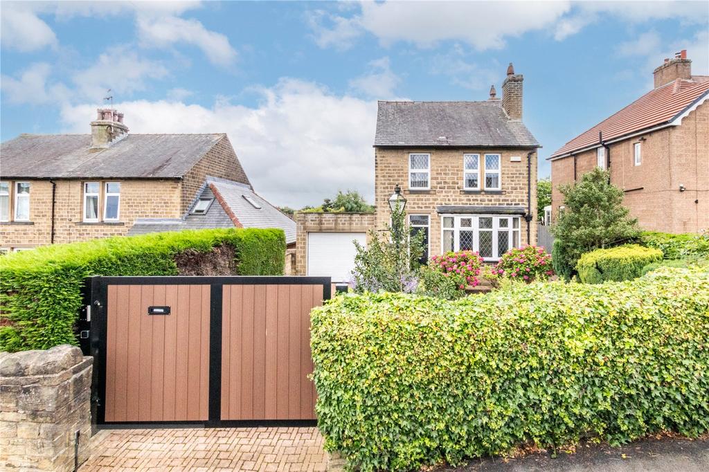 Yew Tree Road, Birchencliffe... 3 bed detached house £350,000
