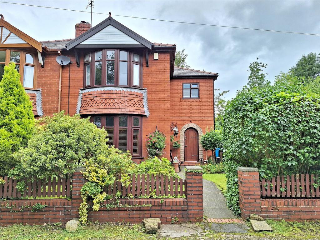 Heights Lane, Chadderton, Oldham, Greater Manchester, OL1 3 bed semi