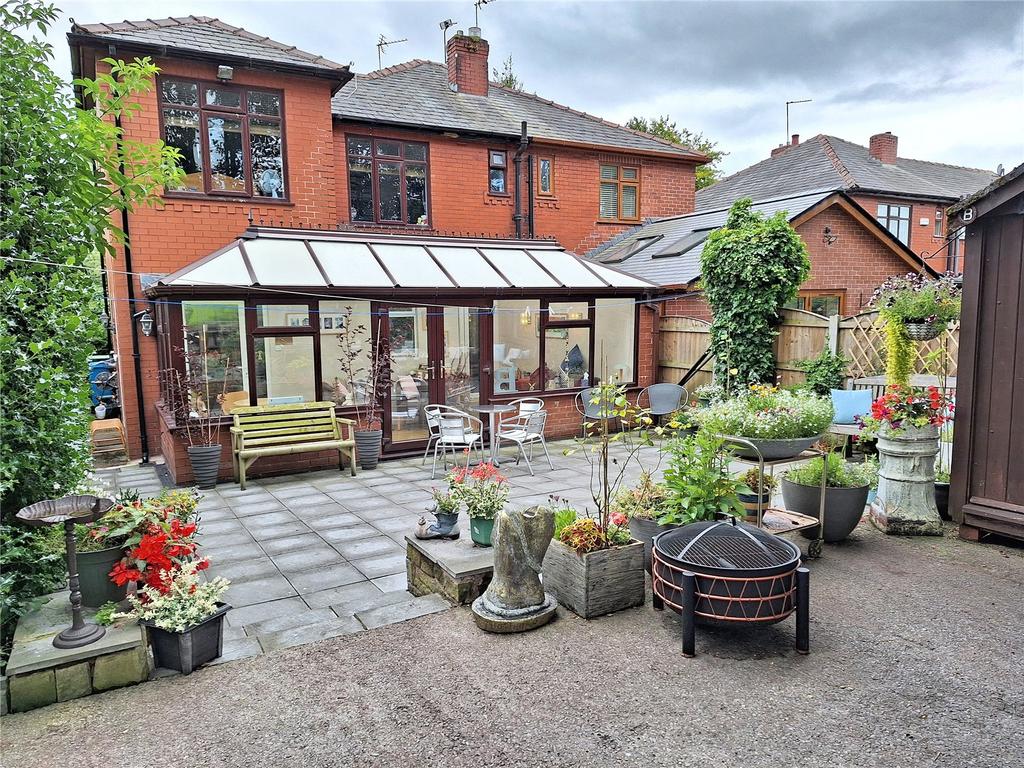 Heights Lane, Chadderton, Oldham, Greater Manchester, OL1 3 bed semidetached house for sale £