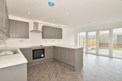 20 Mount Field, Queenborough, ME11 5DB