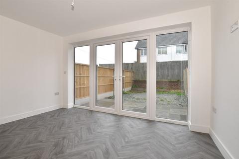 20 Mount Field, Queenborough, ME11 5DB