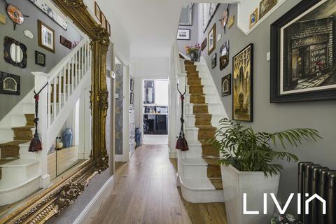 20 Annsworthy Crescent, London, SE25 6TF