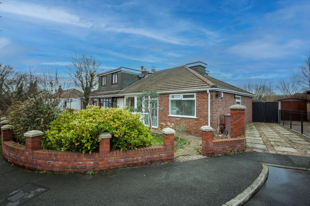 Roscoe Avenue, NewtonLeWillows, WA12 3 bed semidetached bungalow for