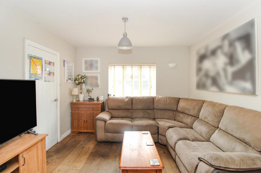 Lee Street, Horley, Surrey. RH6 8ES 1 bed semidetached house for sale