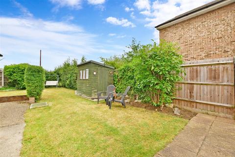 3 bedroom end of terrace house for sale - Haslemere Road, Wickford, Essex