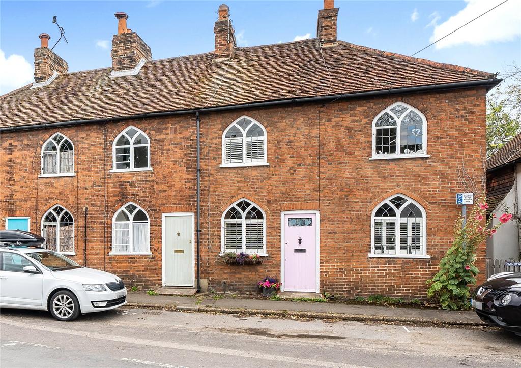 Ripley, Surrey, GU23 1 bed terraced house for sale £380,000