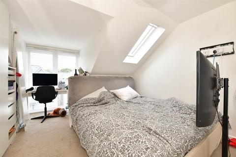 11 Trinity Drive, Folkestone, CT19 5UU